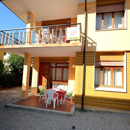 Park Apartment Бибионе Екстериор снимка