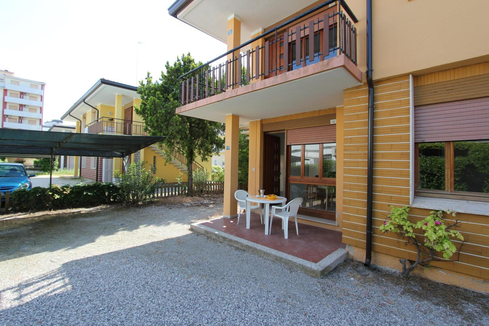 Park Apartment Бибионе Екстериор снимка