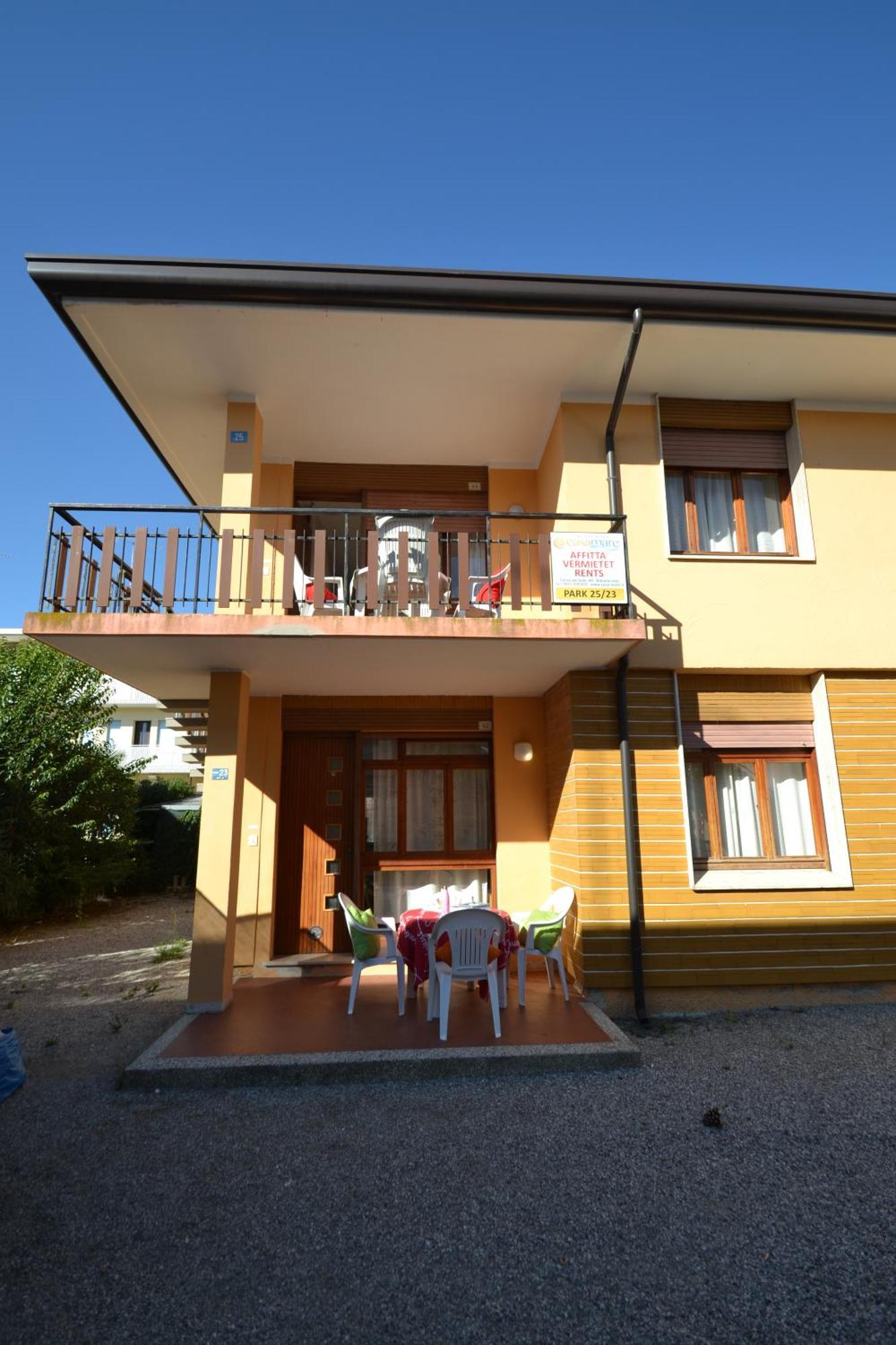 Park Apartment Бибионе Екстериор снимка