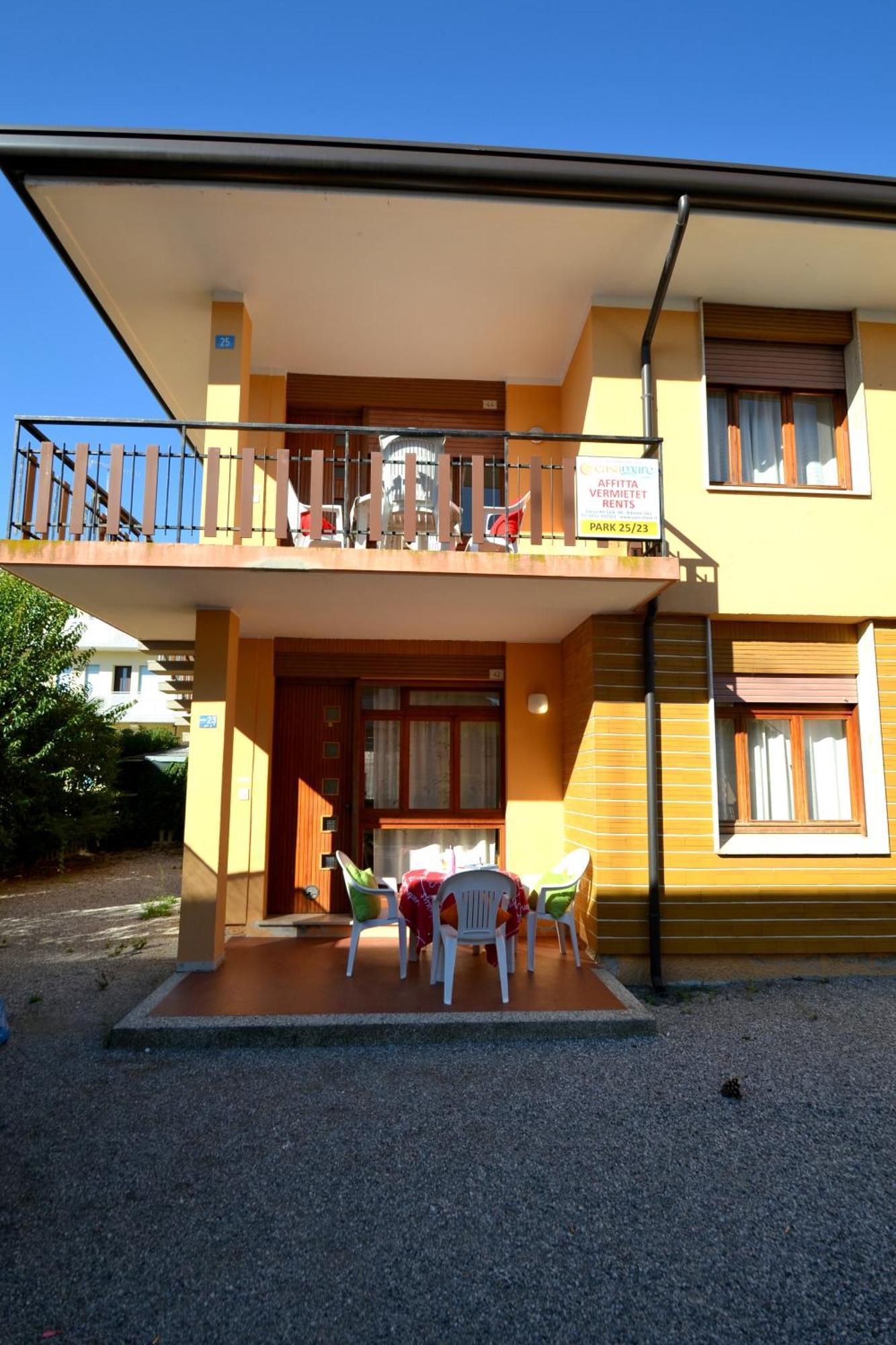 Park Apartment Бибионе Екстериор снимка