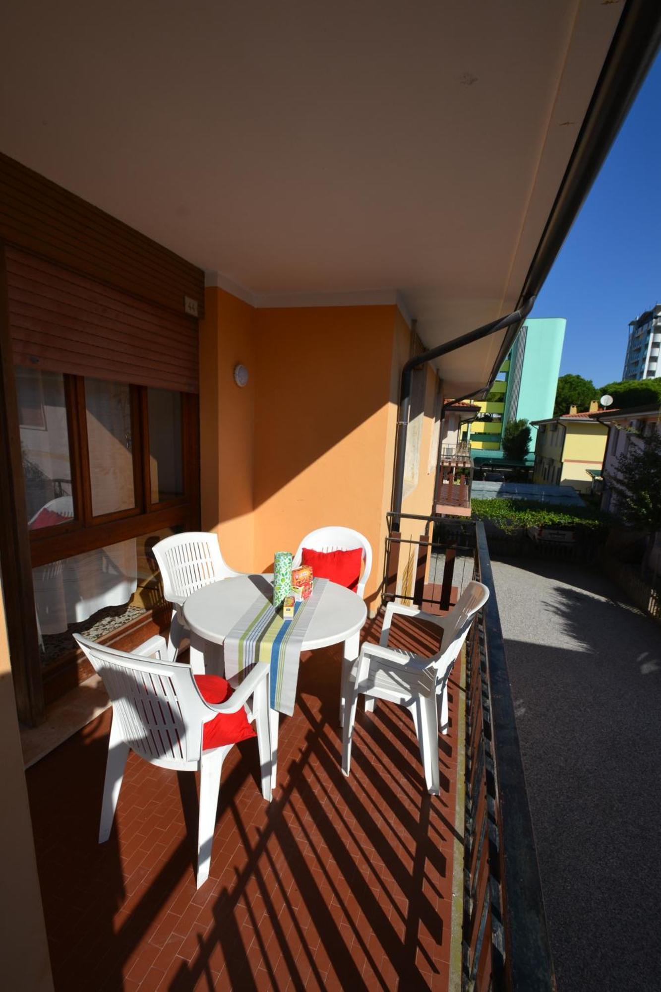 Park Apartment Бибионе Екстериор снимка