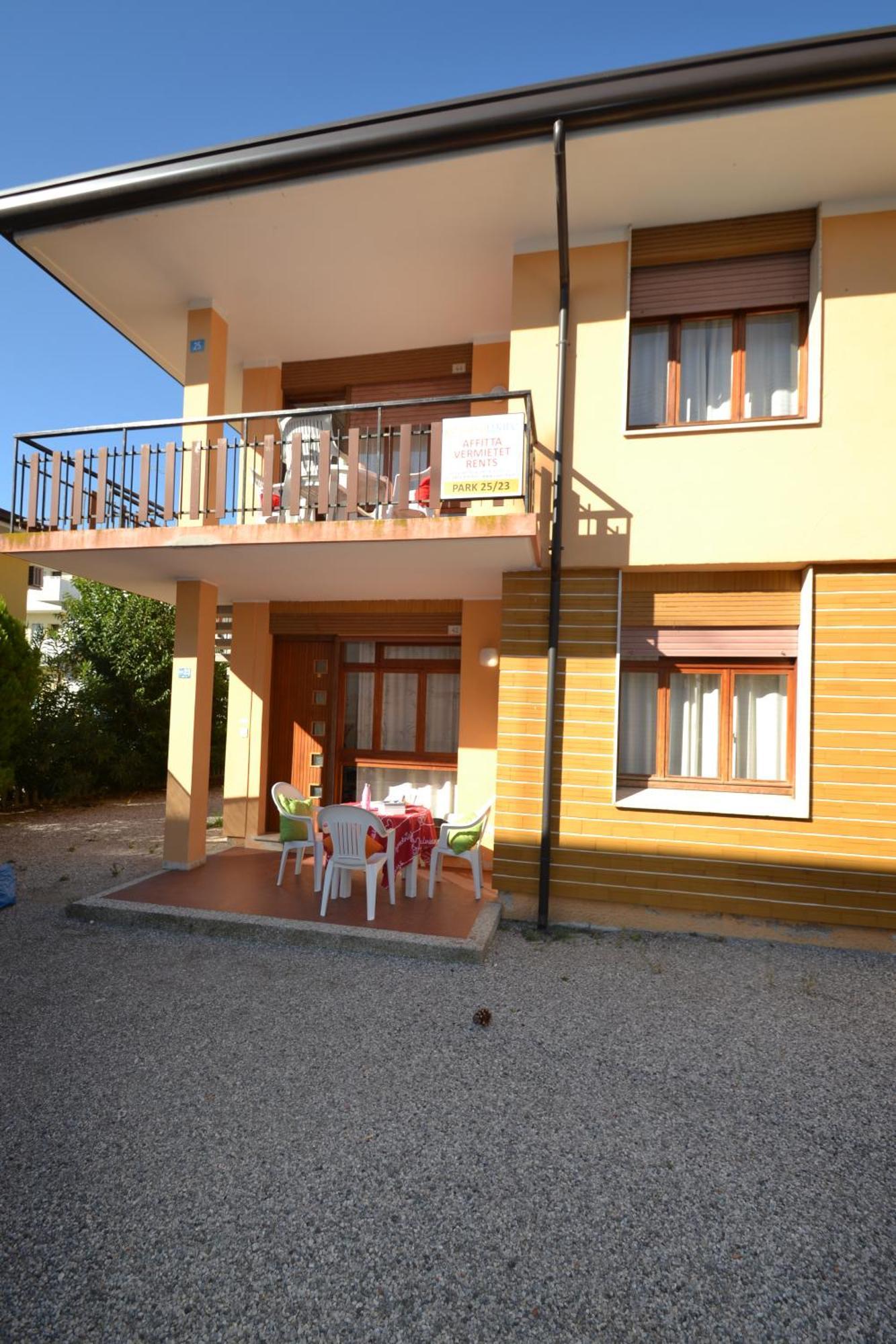 Park Apartment Бибионе Екстериор снимка